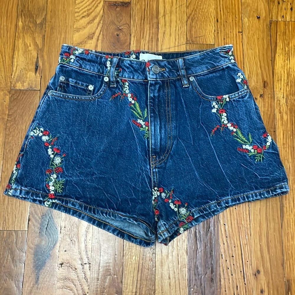 Ganni denim embroidered jean shorts in dark indigo size 26 brand new